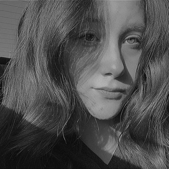 Meet your Posher, Olivia - Picture 1 of 1